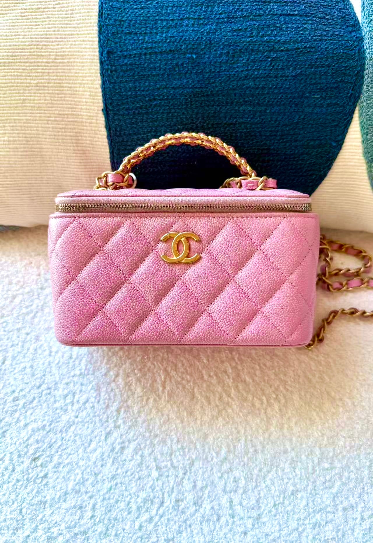 CHANEL QUILTED CAVIAR PICK ME UP VANITY GOLD HARDWARE