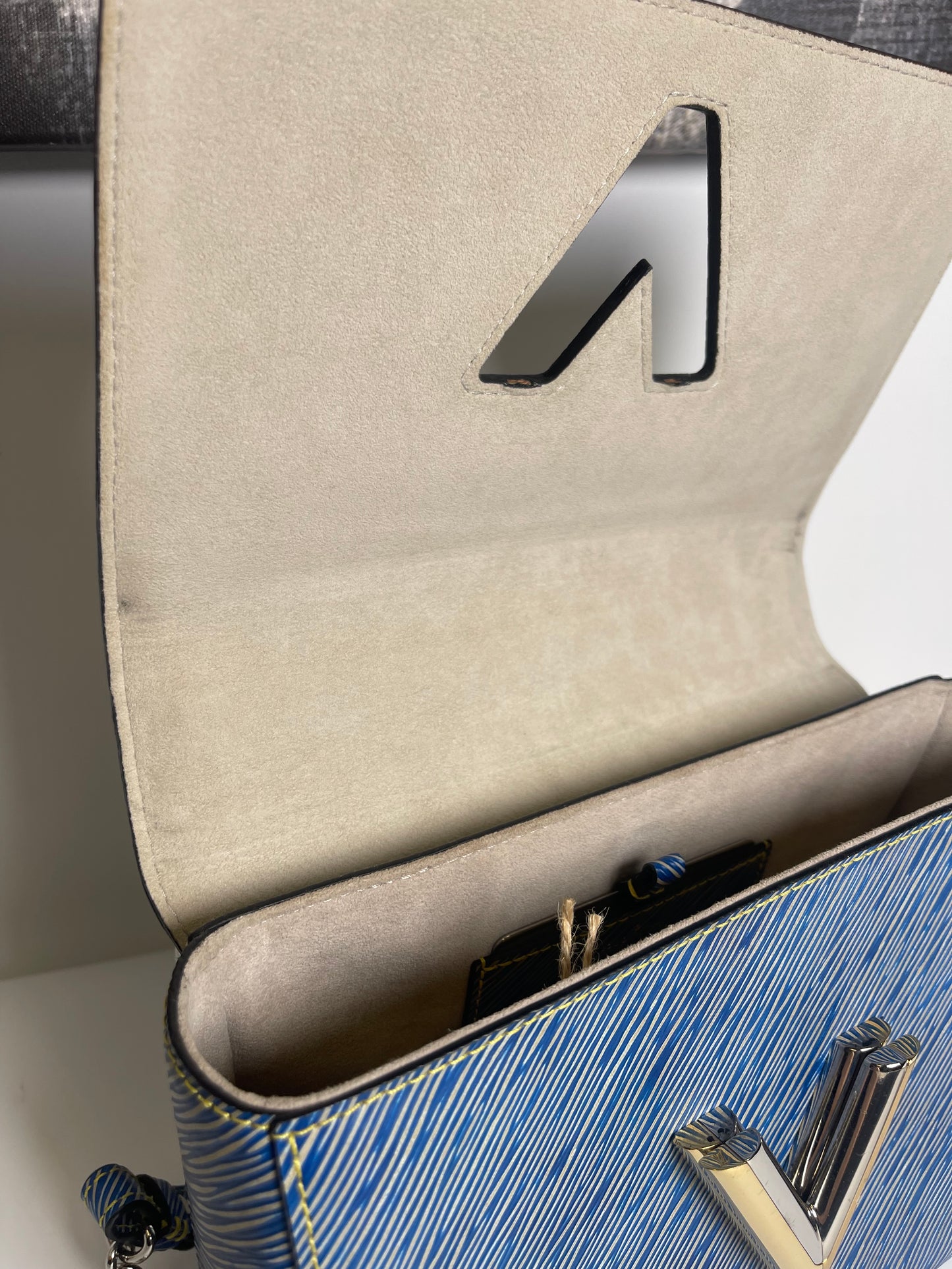 LOUIS VUITTON TWIST EPI BLUE CROSSBODY
