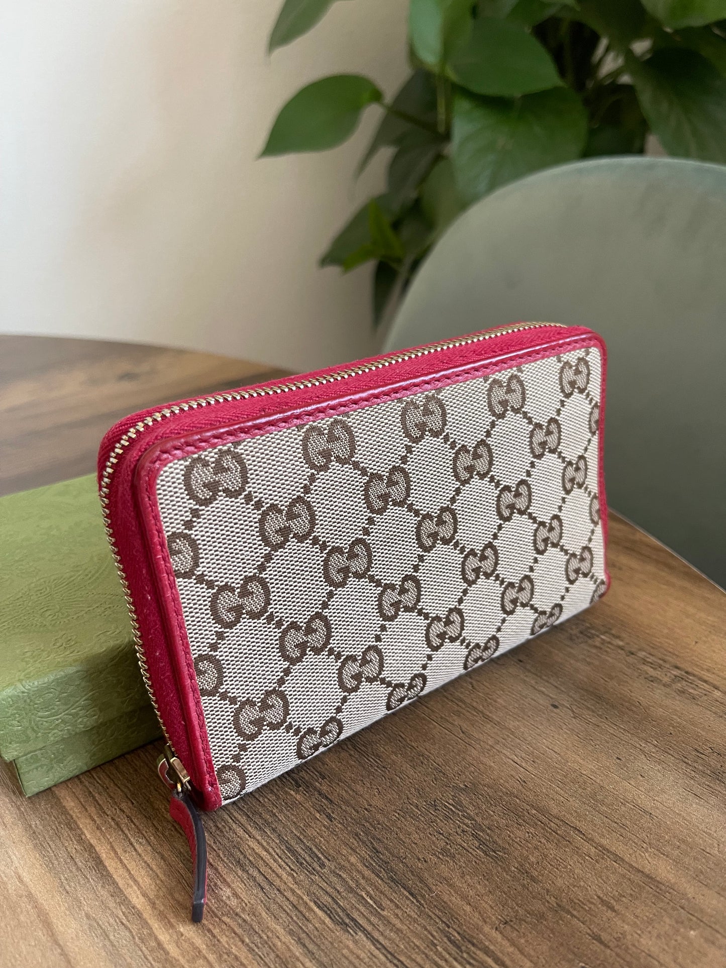 RED ZIPPY GUCCI WALLET