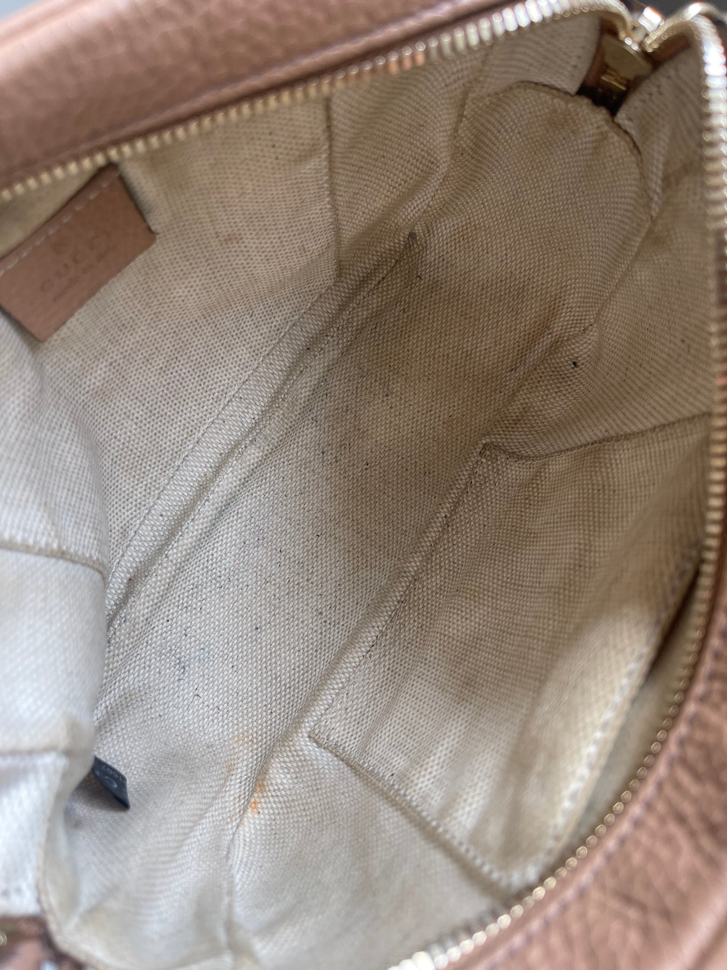 BEIGE GUCCI SOHO CROSSBODY