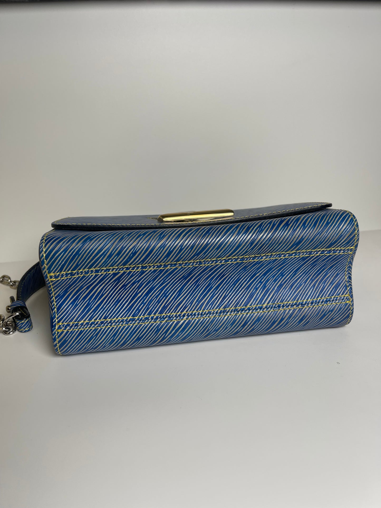 LOUIS VUITTON TWIST EPI BLUE CROSSBODY