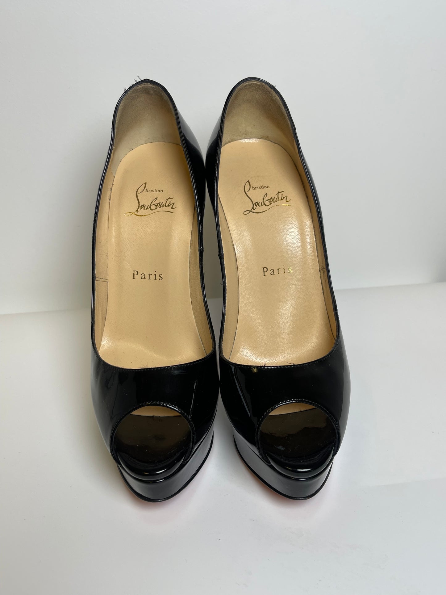 CHRISTIAN LOUBOUTIN SIZE 7.5 PATENT PUMPS