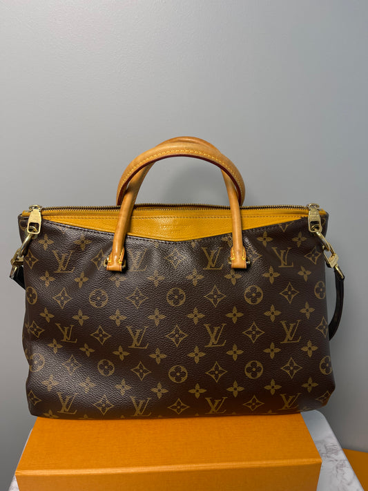 LOUIS VUITTON MM MONOGRAM PALLAS