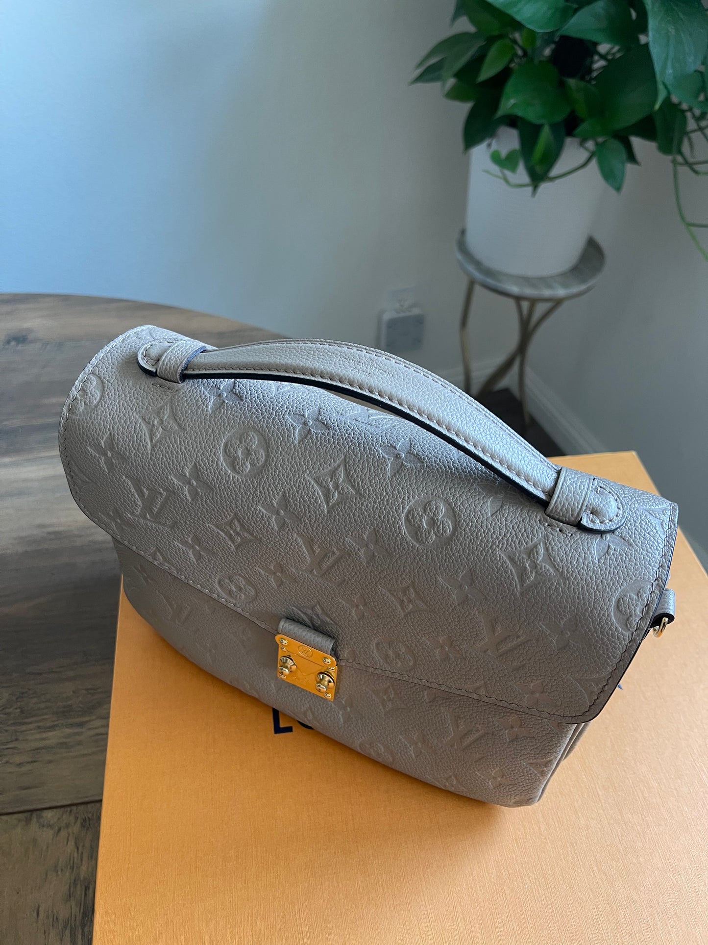 LOUIS VUITTON POCHETTE MÉTIS