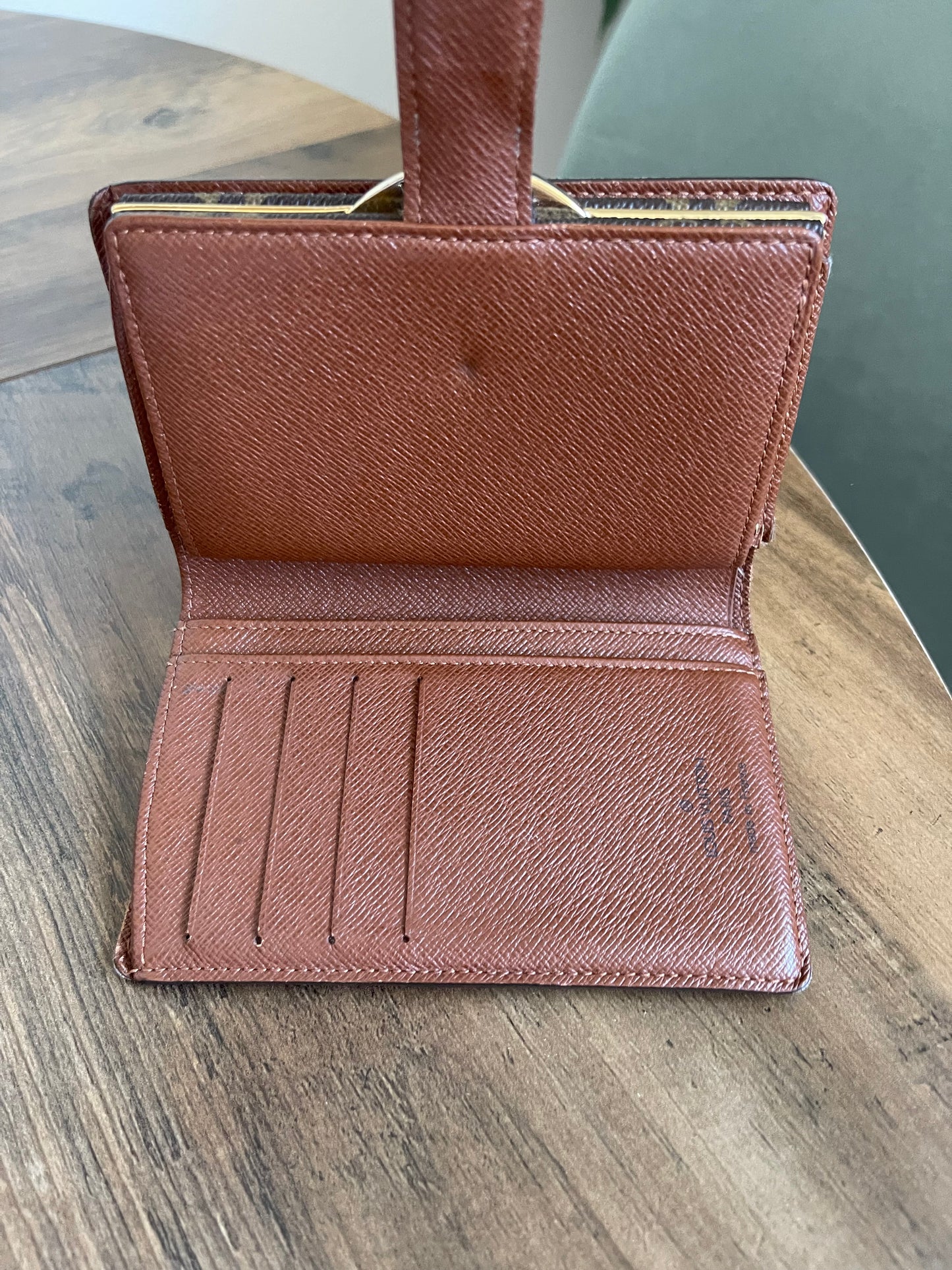 MONOGRAM LOUIS VUITTON KISSLOCK WALLET