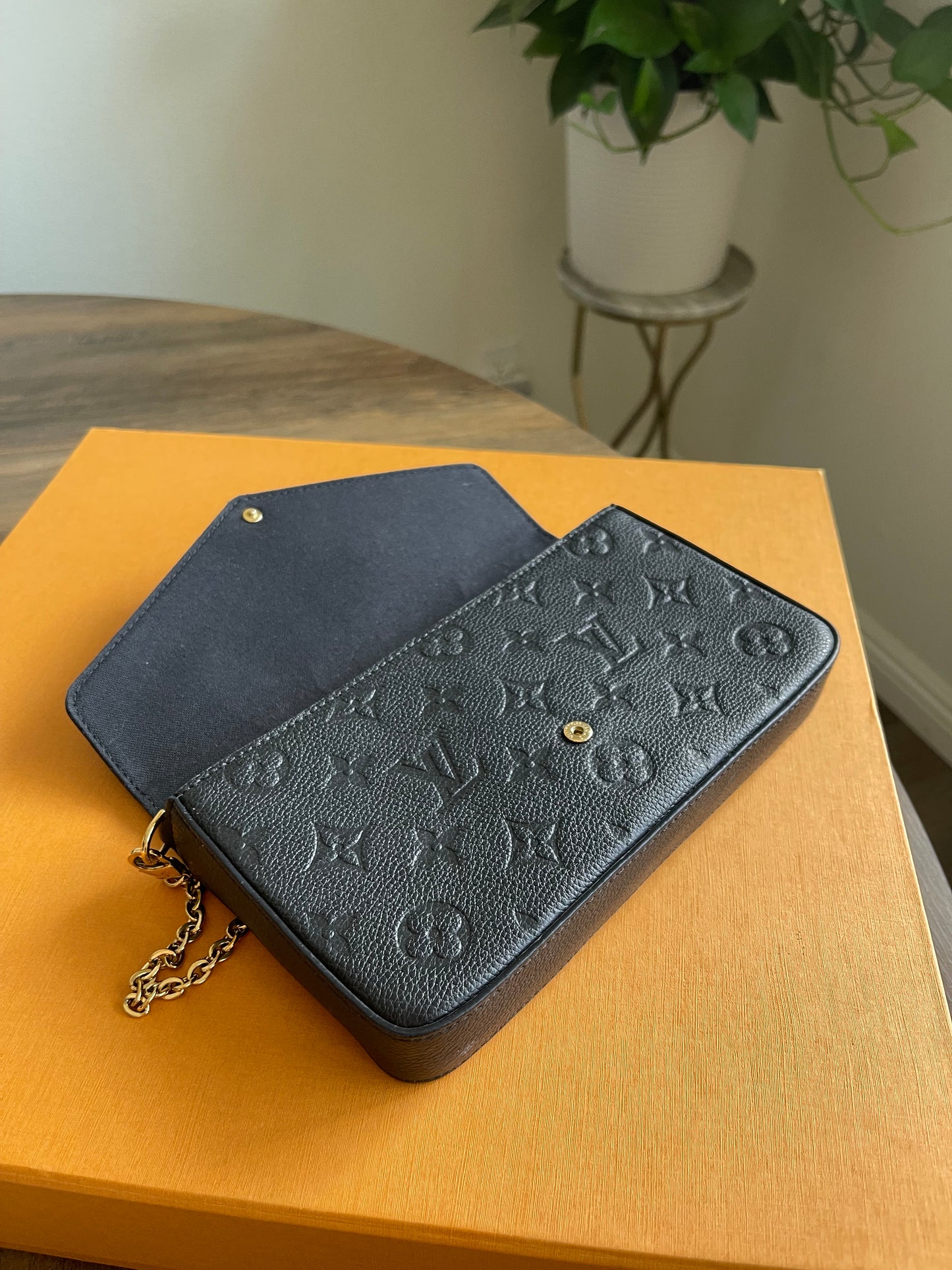 BLACK LOUIS VUITTON FELICIE ONE MISSING INSERT