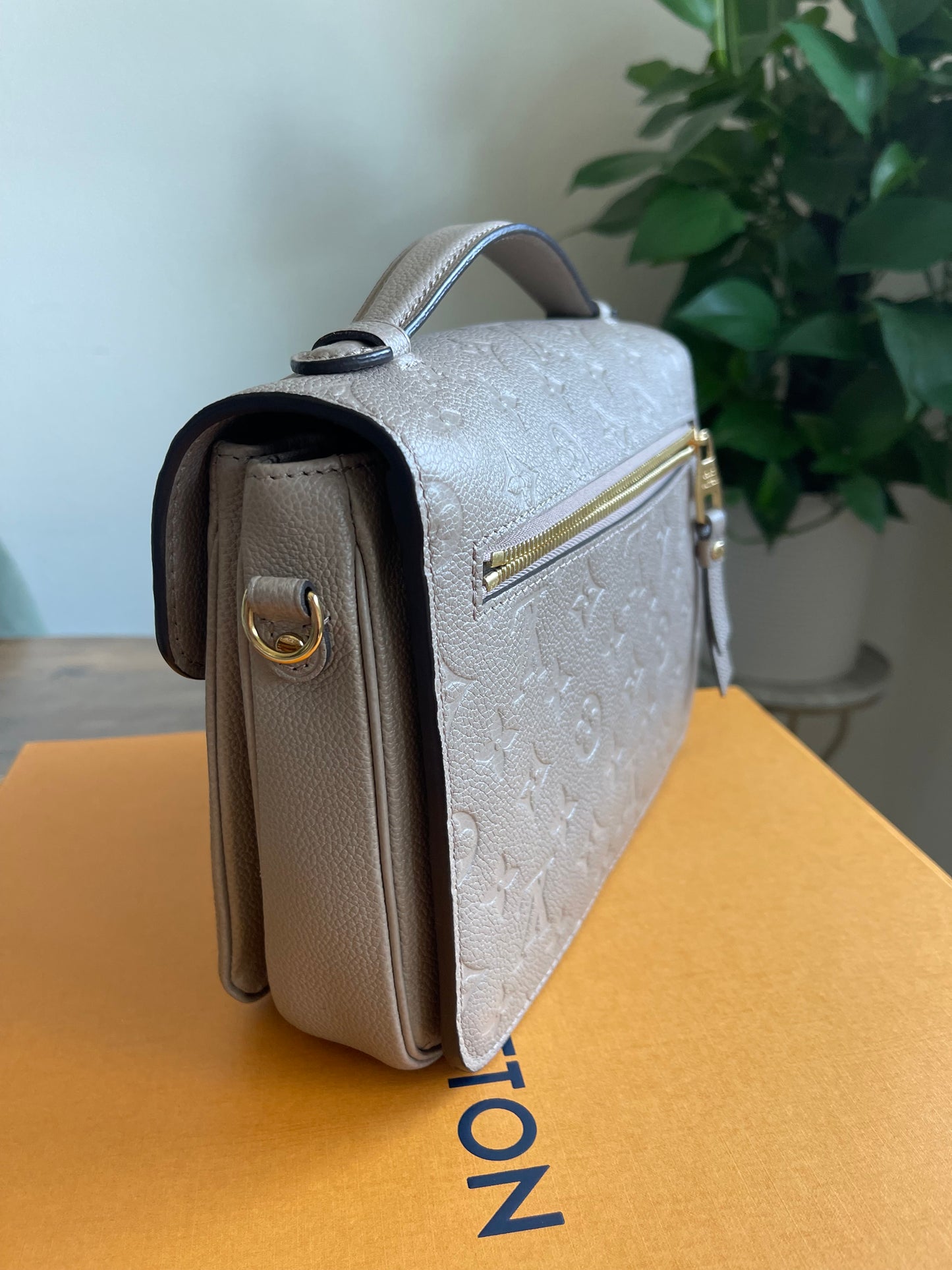 LOUIS VUITTON POCHETTE MÉTIS