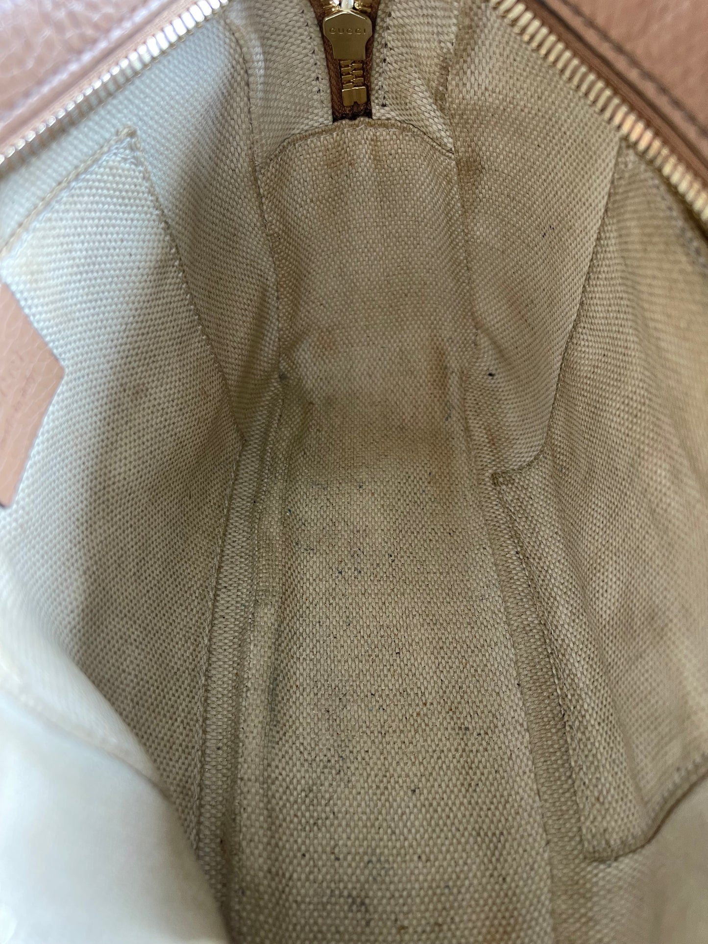 BEIGE GUCCI SOHO CROSSBODY