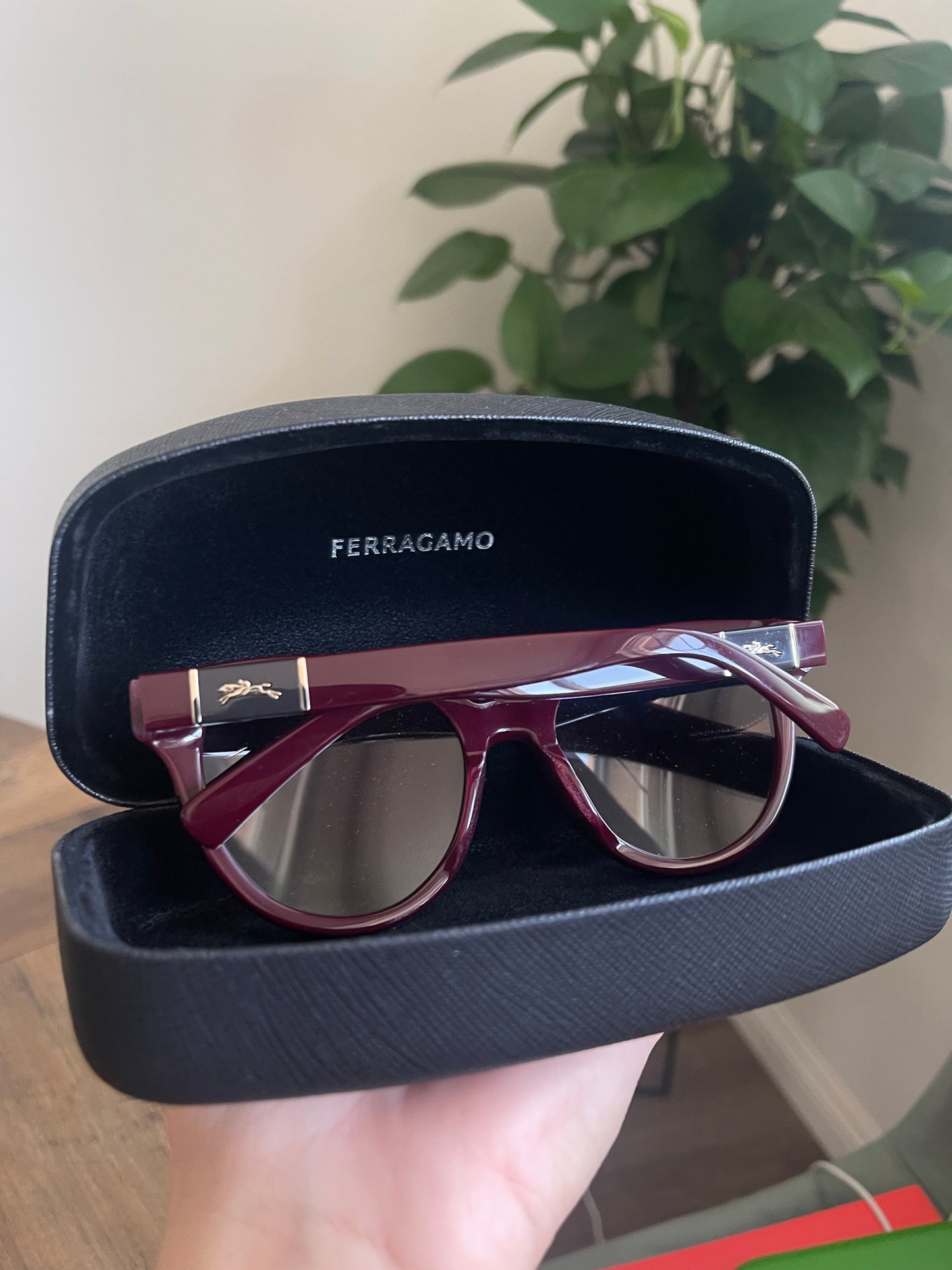 WOMEN’S FARAGAMO SUNGLASSES