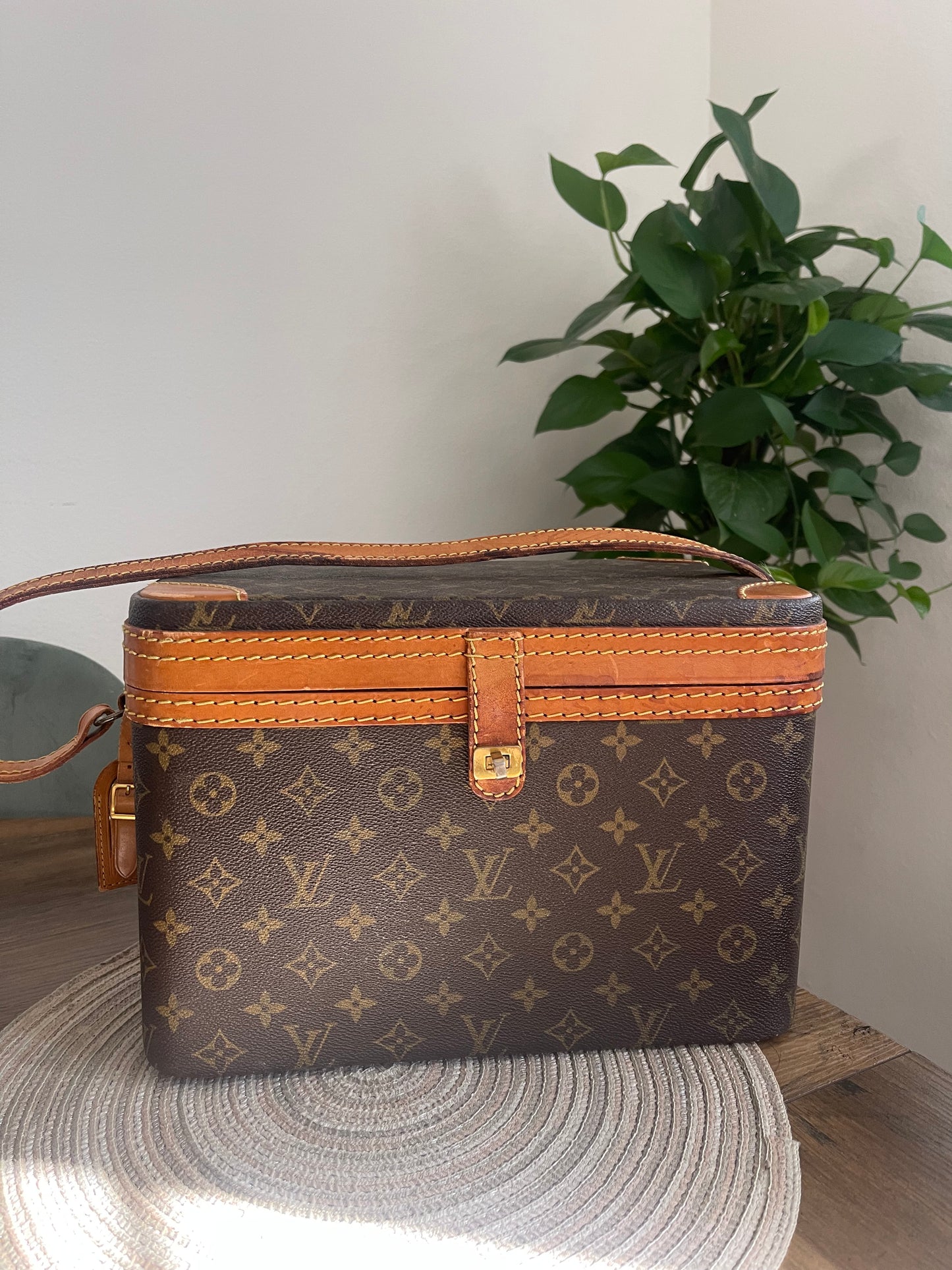 LOUIS VUITTON VANITY