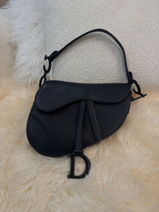 MEDIUM DIOR SADDLE LEATHER BLACK HARDWARE