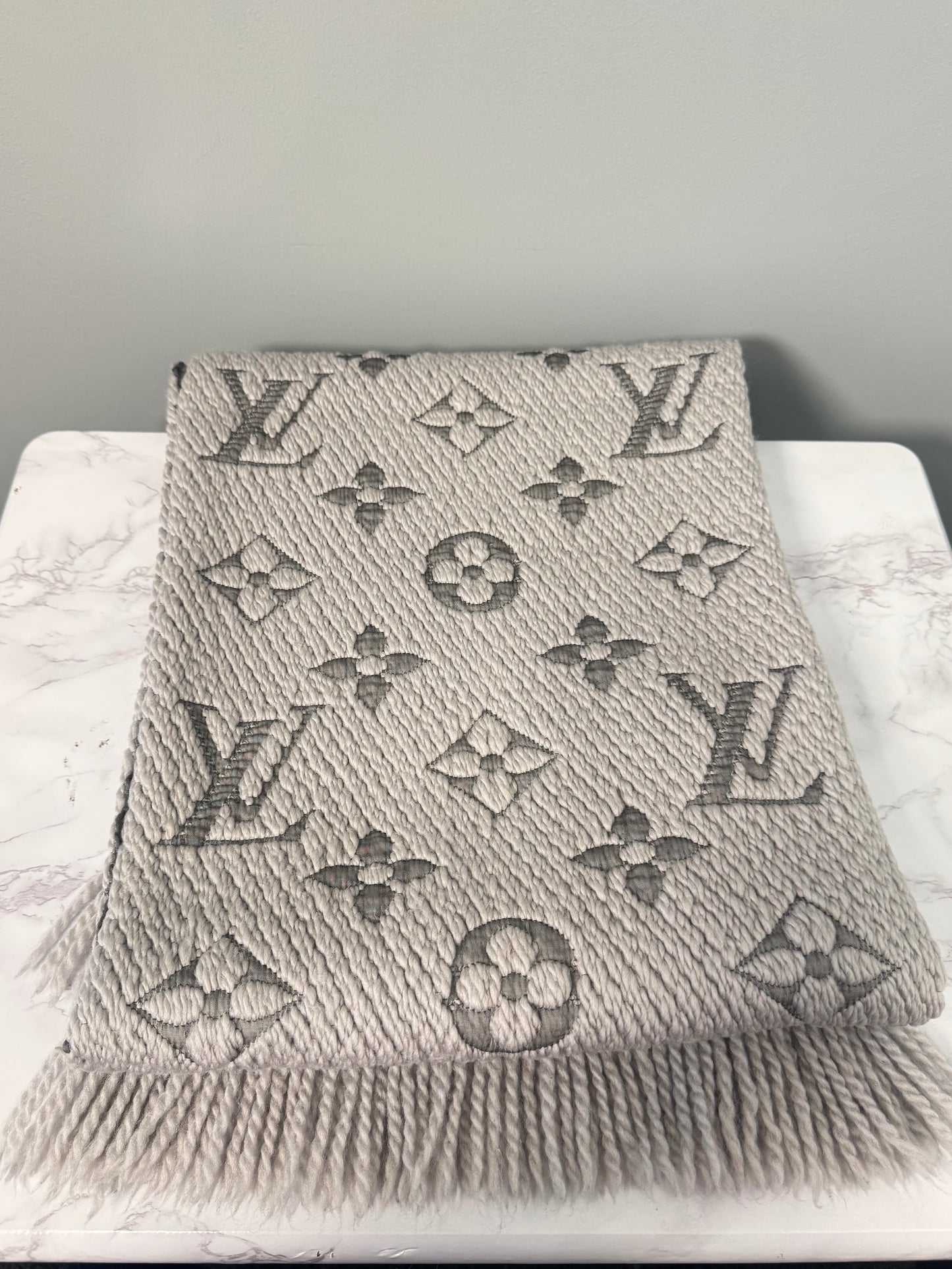 GREY LOUIS VUITTON SCARF