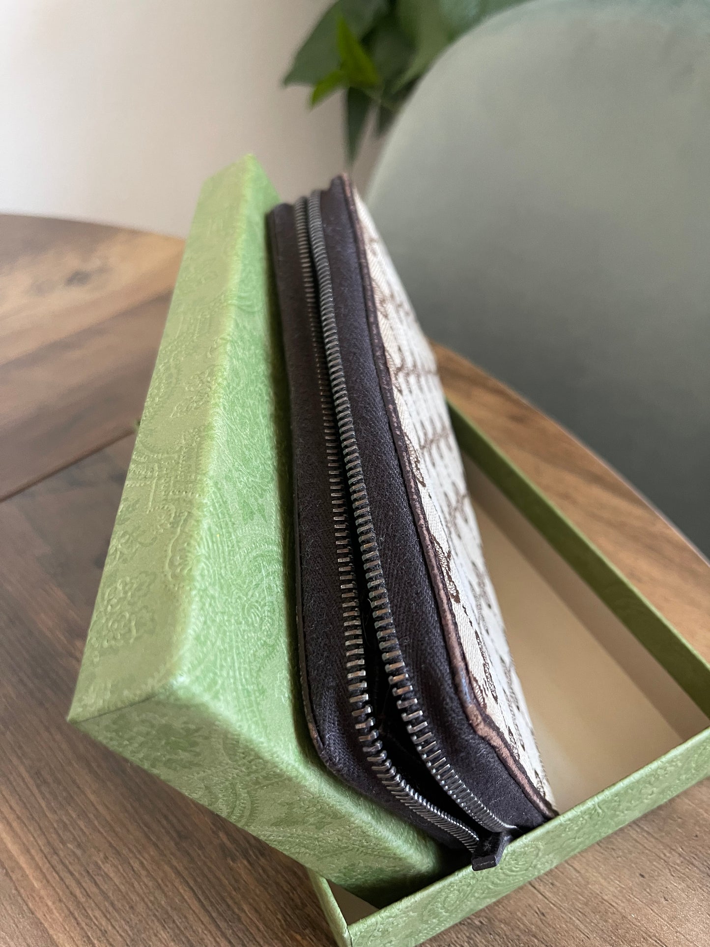 BROWN GUCCI ZIPPY WALLET