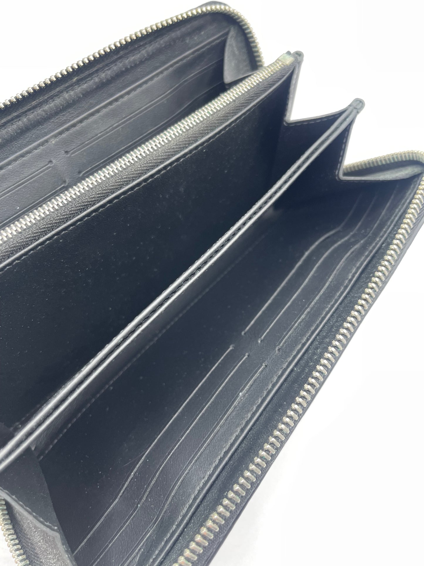 LOUIS VUITTON BLACK MAHINA ZIPPY WALLET