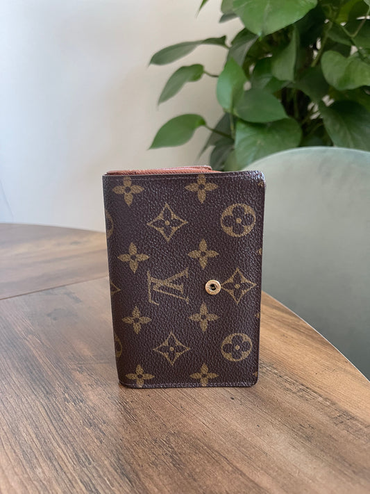 MONOGRAM LOUIS VUITTON KISSLOCK WALLET
