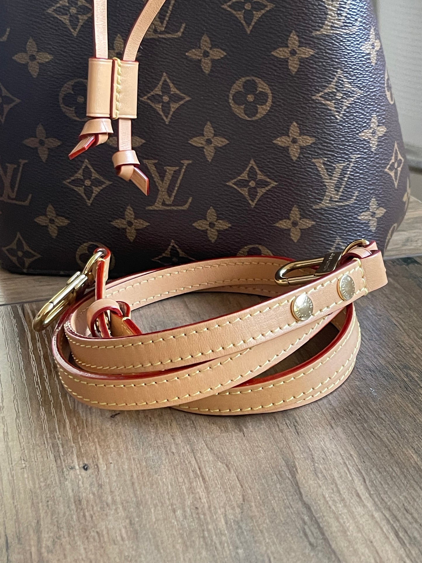 LOUIS VUITTON NEO NOE WITH GIFT