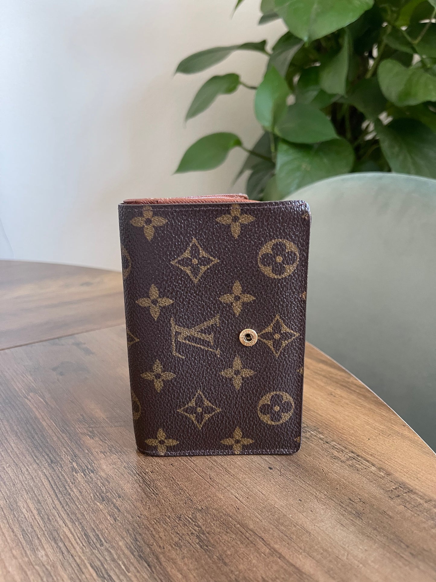MONOGRAM LOUIS VUITTON KISSLOCK WALLET