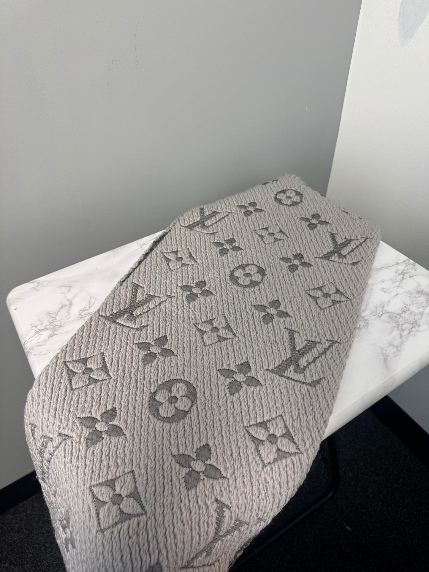 GREY LOUIS VUITTON SCARF