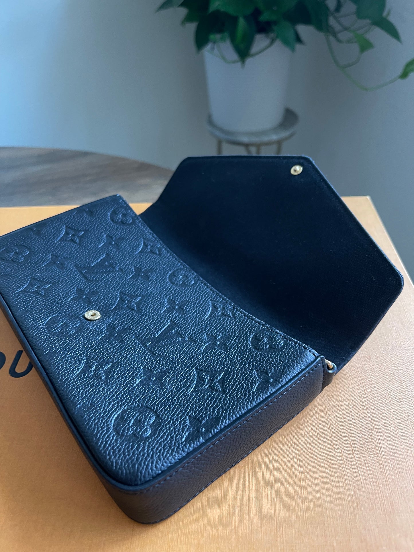 BLACK LOUIS VUITTON FELICIE ONE MISSING INSERT