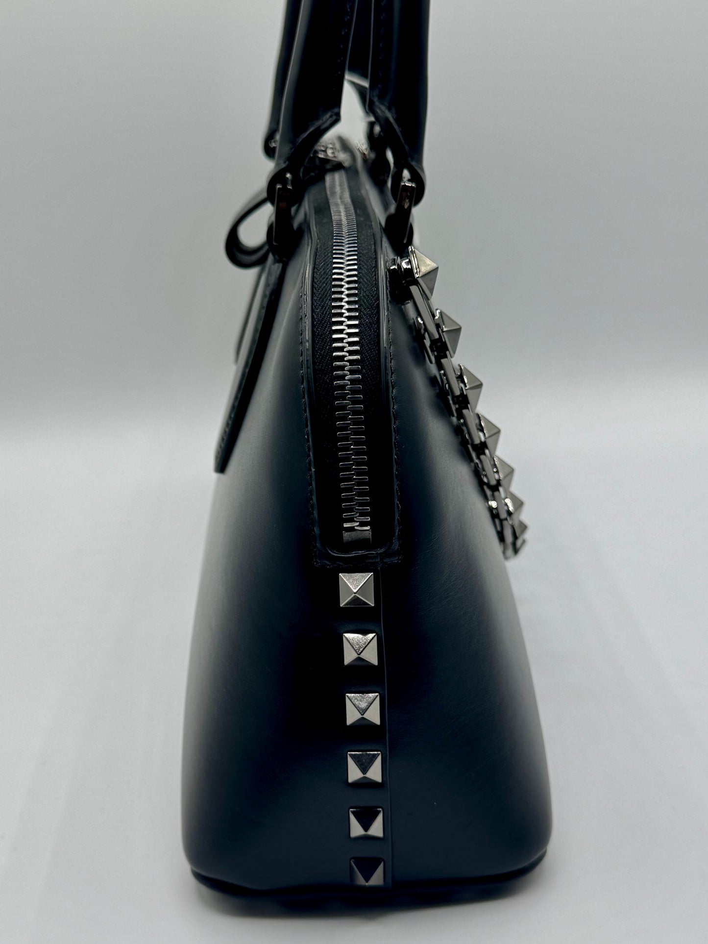 BLACK STUDDED VALENTINO BAG WITH STRAP