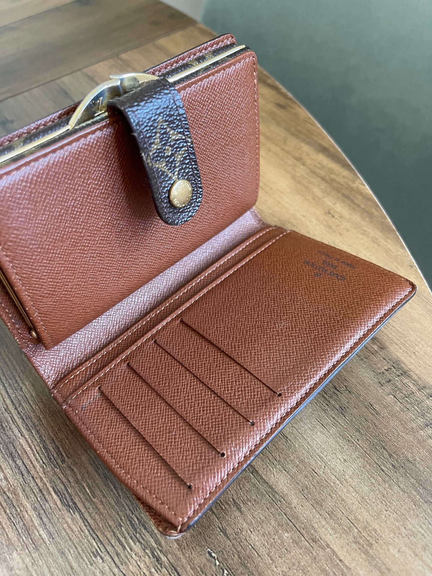MONOGRAM LOUIS VUITTON KISSLOCK WALLET