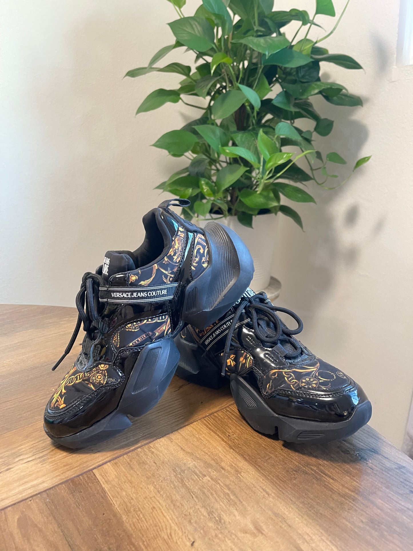 VERSACE WOMENS SNEAKERS SIZE 6