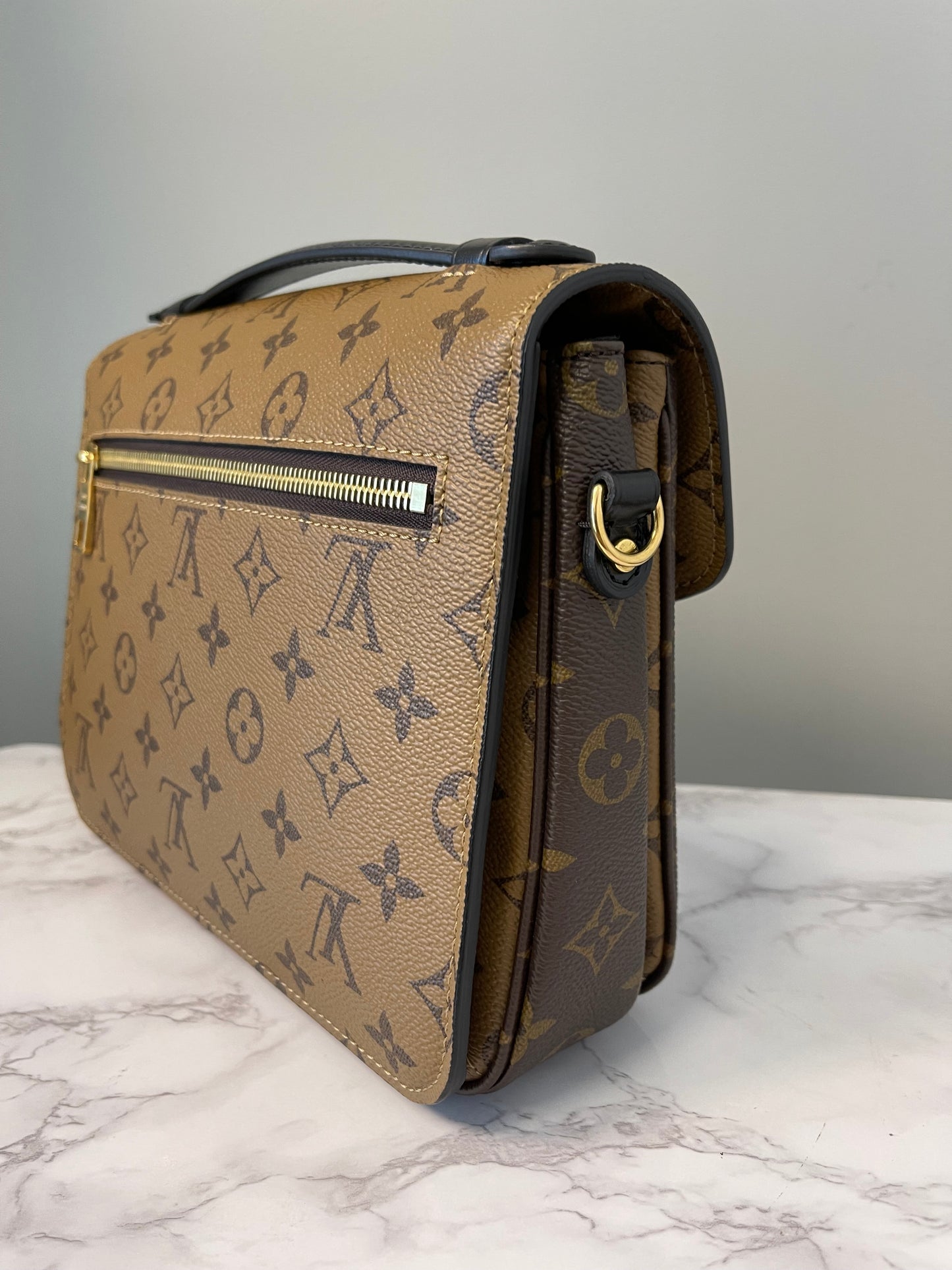 LOUIS VUITTON REVERSE MONOGRAM POCHETTE MÉTIS (LIKE-NEW!)