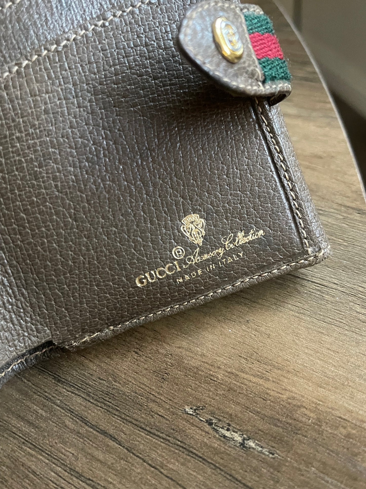 VINTAGE GUCCI BI-FOLD WALLET