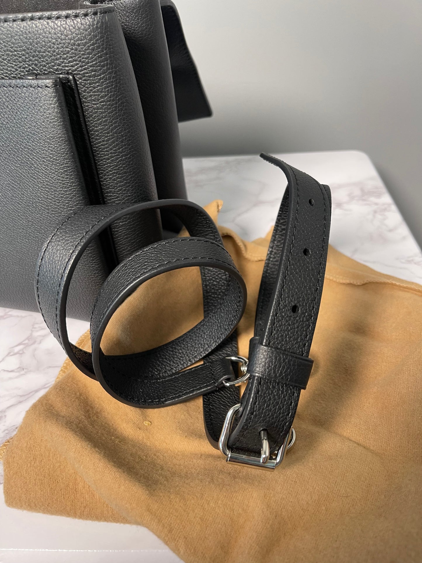 LOUIS VUITTON LOCKME BAG BLACK