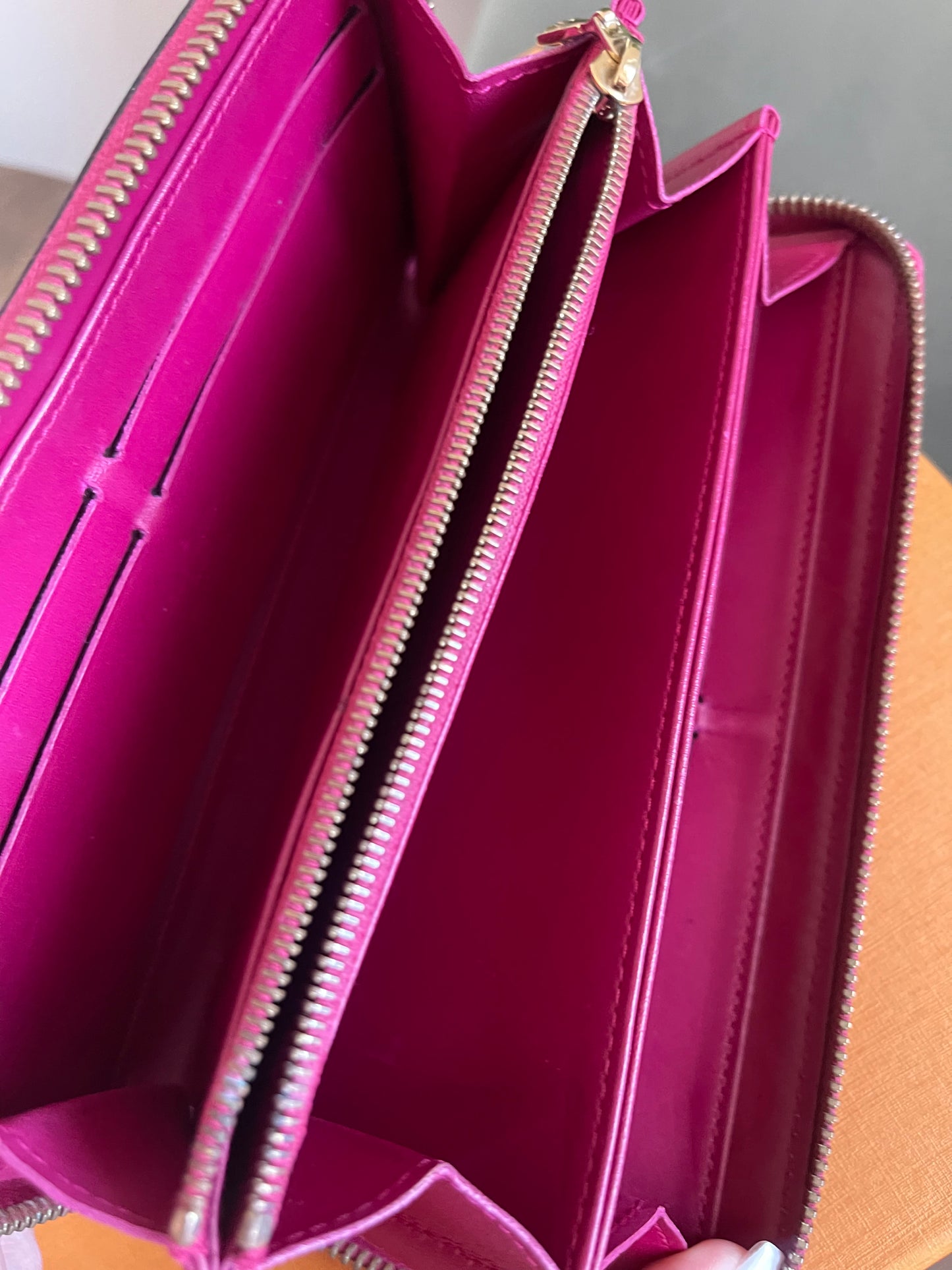 RED LOUIS VUITTON VERNIS ZIPPY WALLET