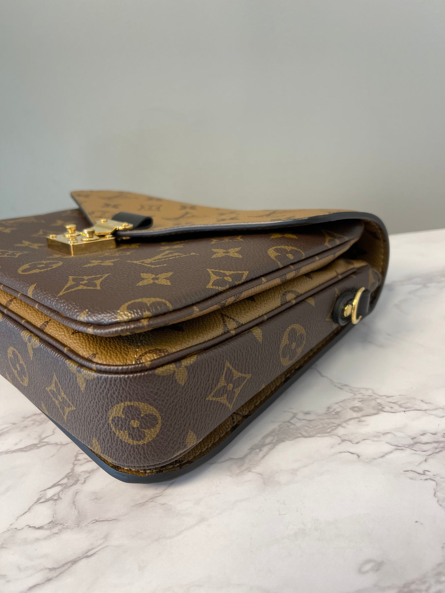 LOUIS VUITTON REVERSE MONOGRAM POCHETTE MÉTIS (LIKE-NEW!)