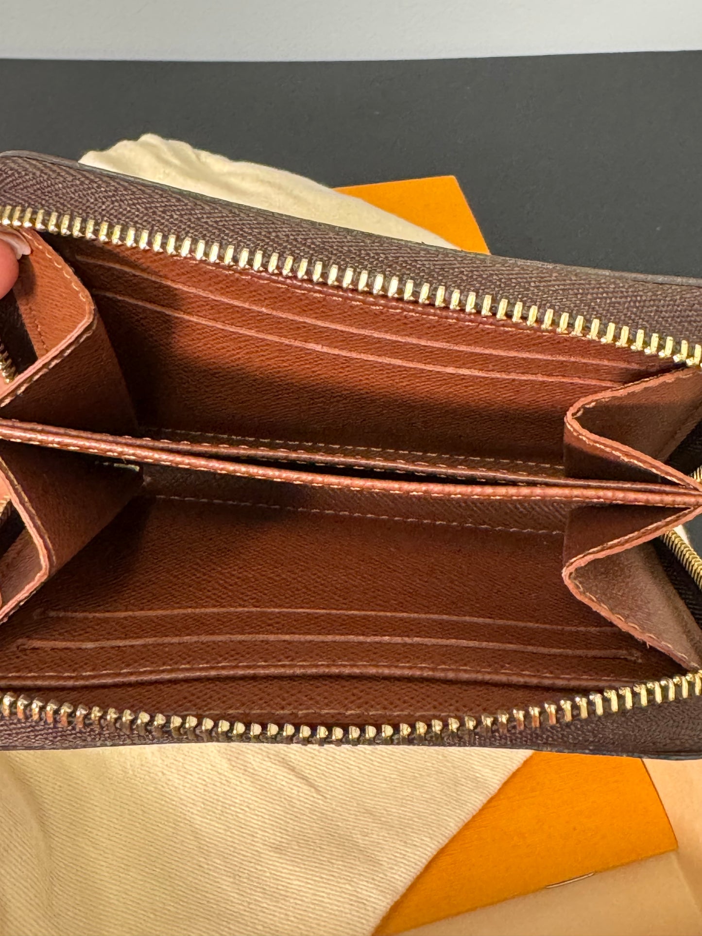 LOUIS VUITTON ZIPPY CARD HOLER