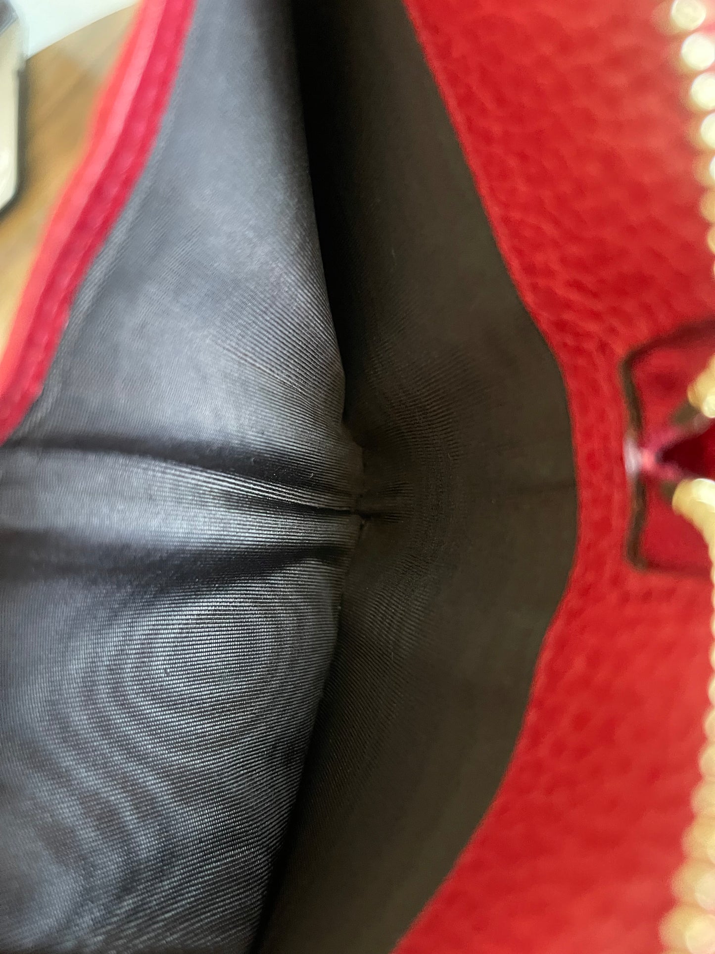 GUCCI ZIPPY WALLET RED