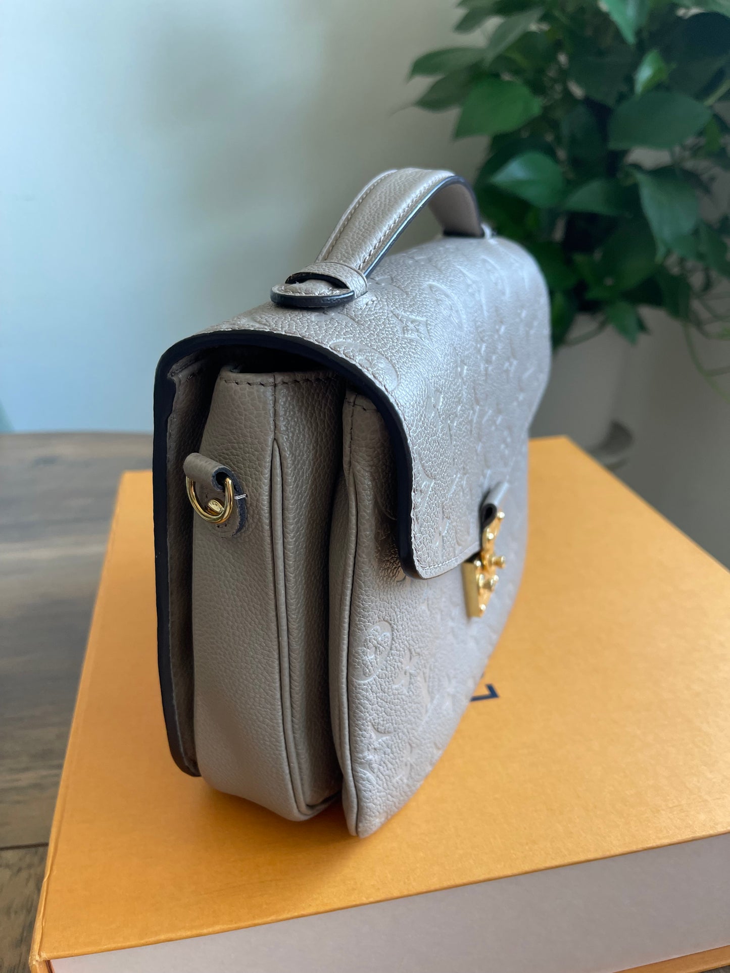 LOUIS VUITTON POCHETTE MÉTIS