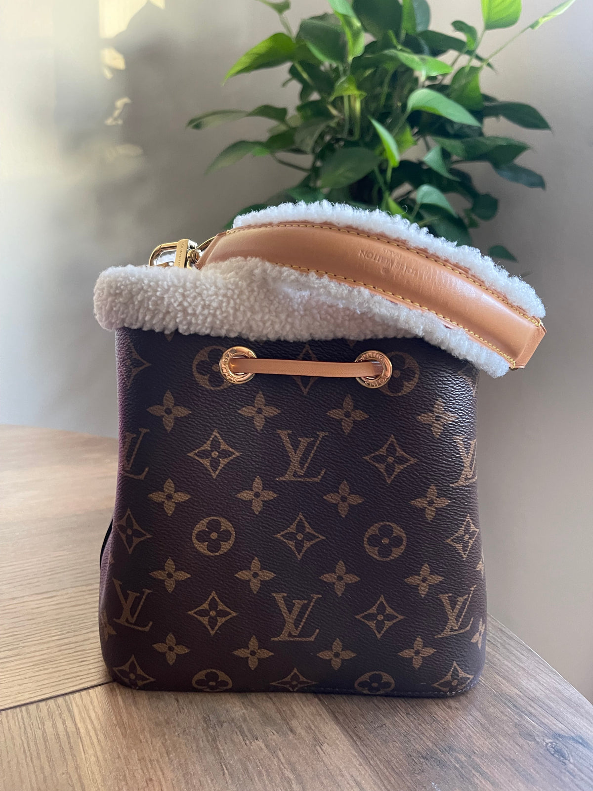 LOUIS VUITTON NEO NOE WITH GIFT