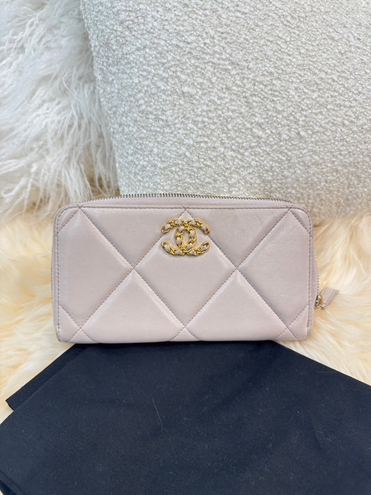 CHANEL LAMBSKIN LILAC GOLD HARDWARE