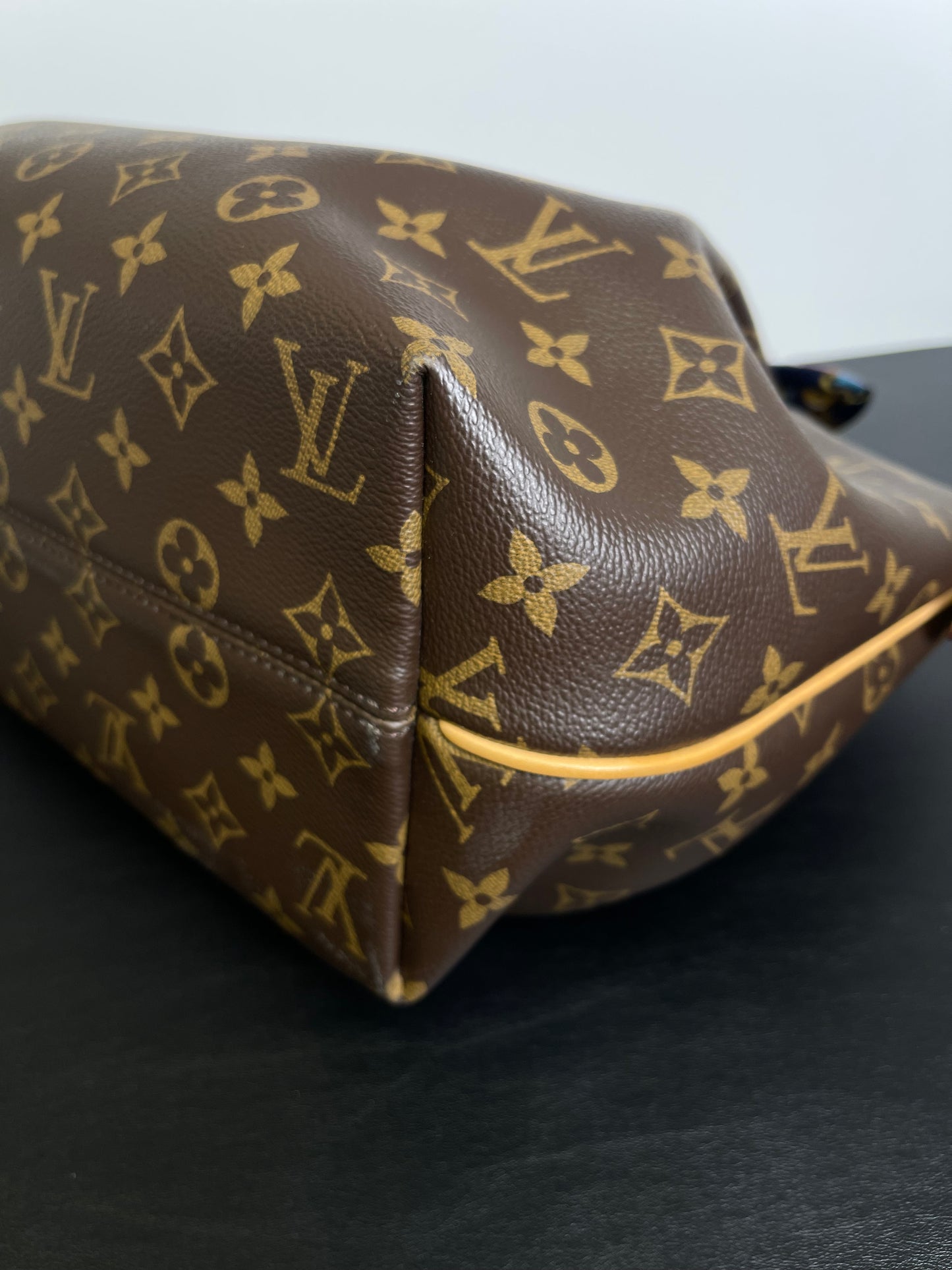 LOUIS VUITTON MM TURNNE