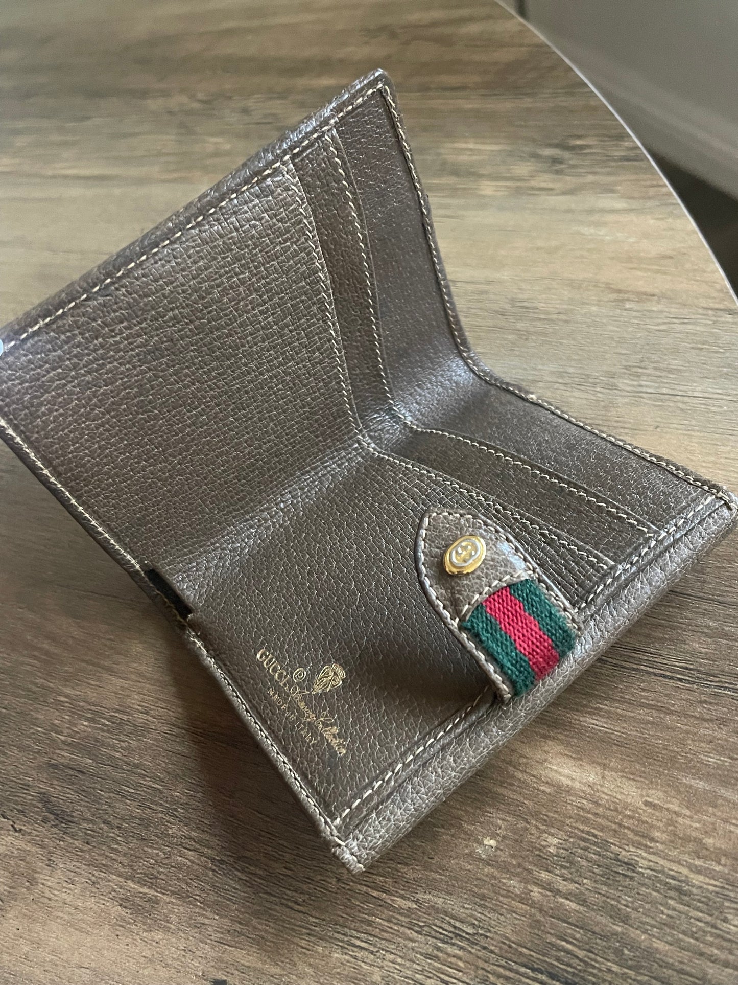 VINTAGE GUCCI BI-FOLD WALLET