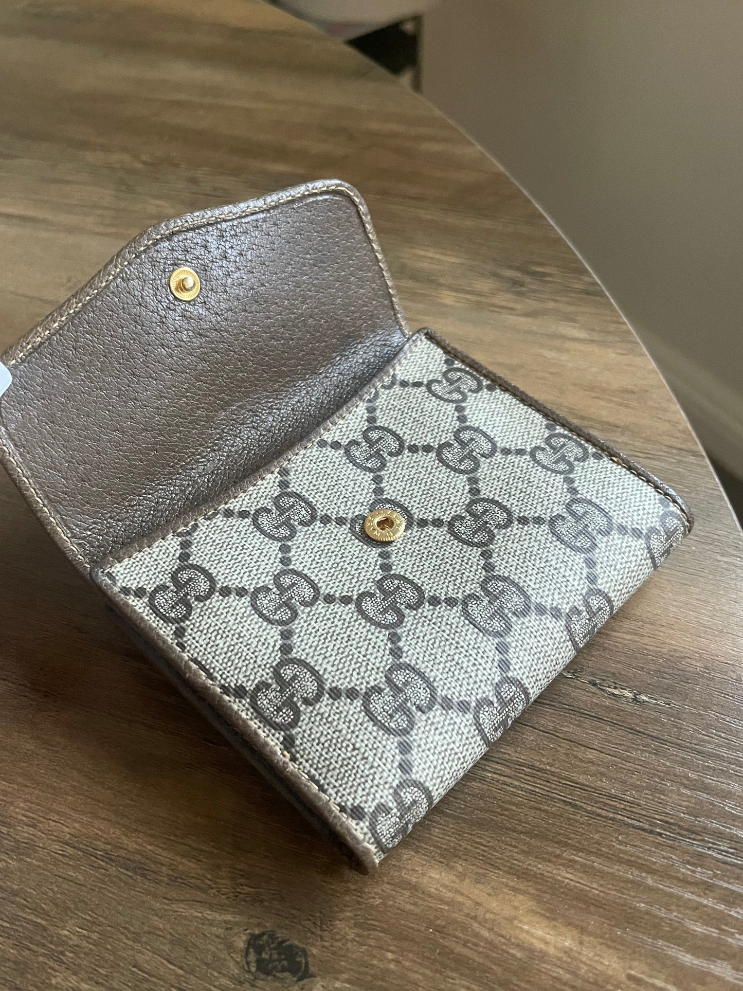 VINTAGE GUCCI BI-FOLD WALLET
