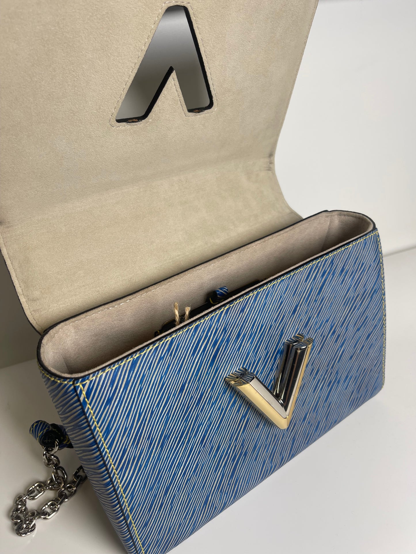 LOUIS VUITTON TWIST EPI BLUE CROSSBODY