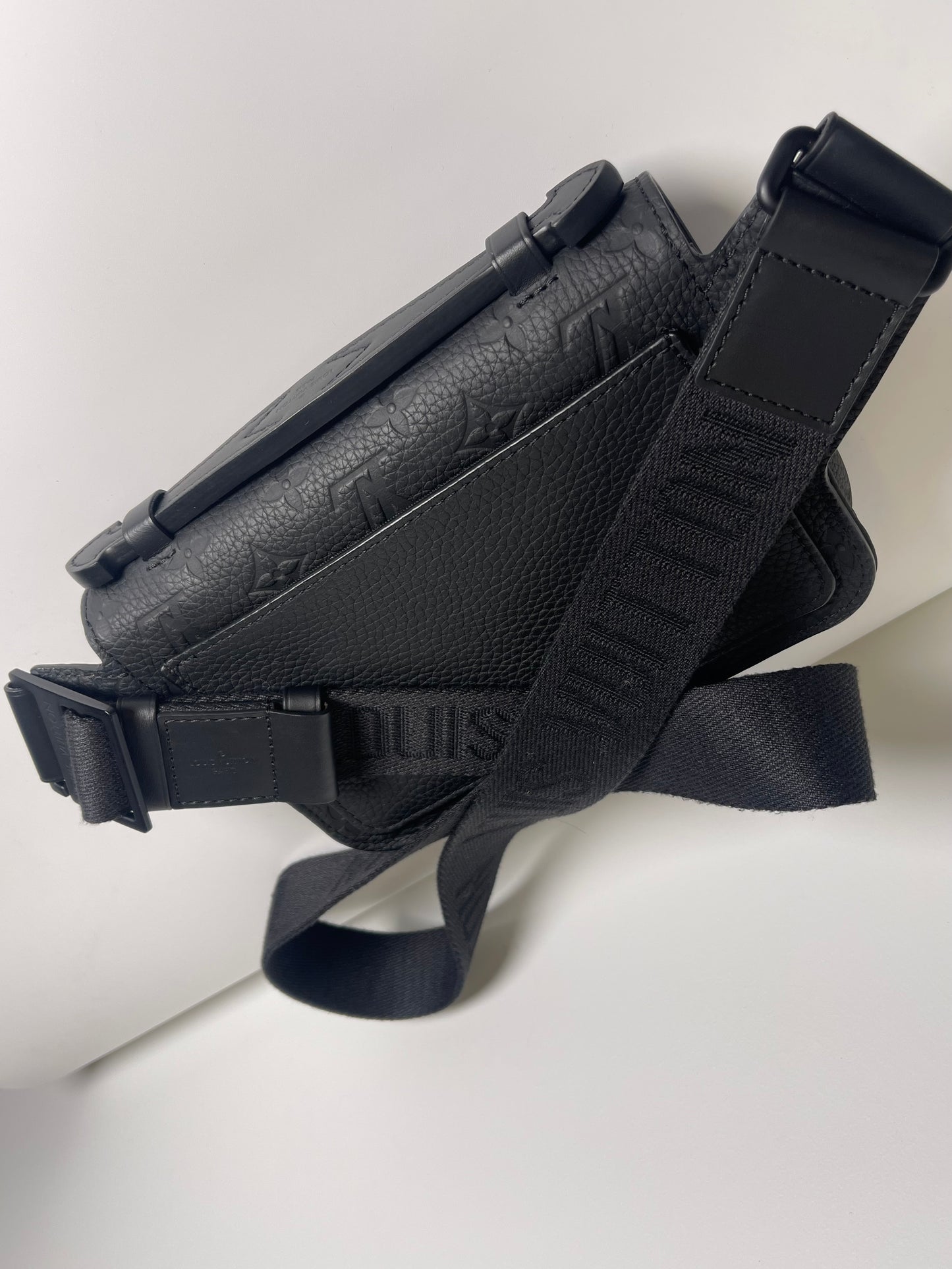 LOUIS VUITTON MEN’S BLACK EMPREINTE CROSSBODY BAG