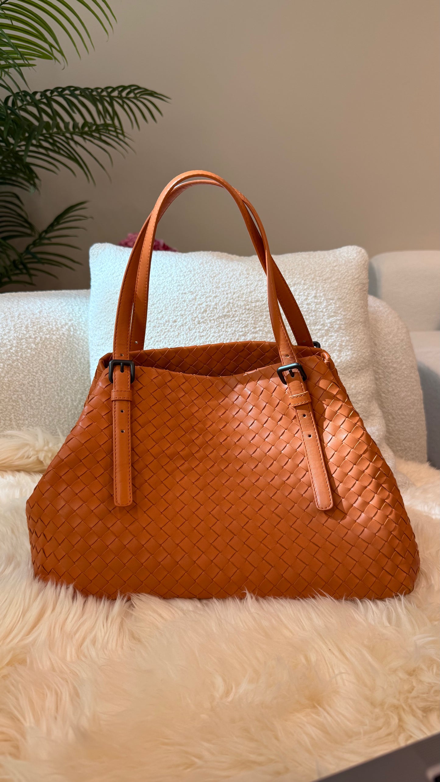 Bottega Veneta Intrecciato Medium Cesta Tote
