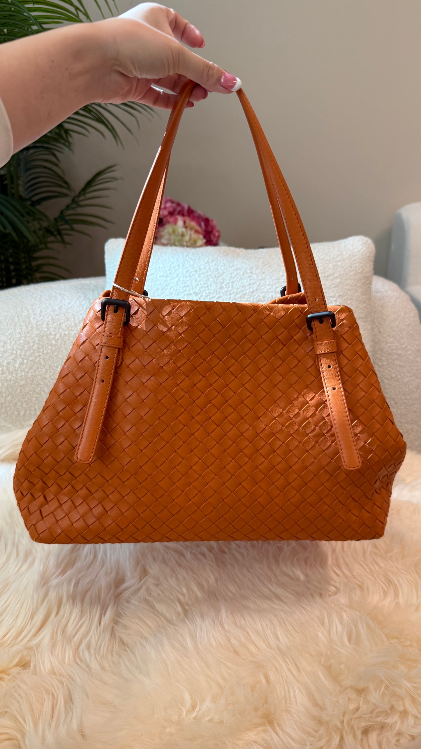 Bottega Veneta Intrecciato Medium Cesta Tote