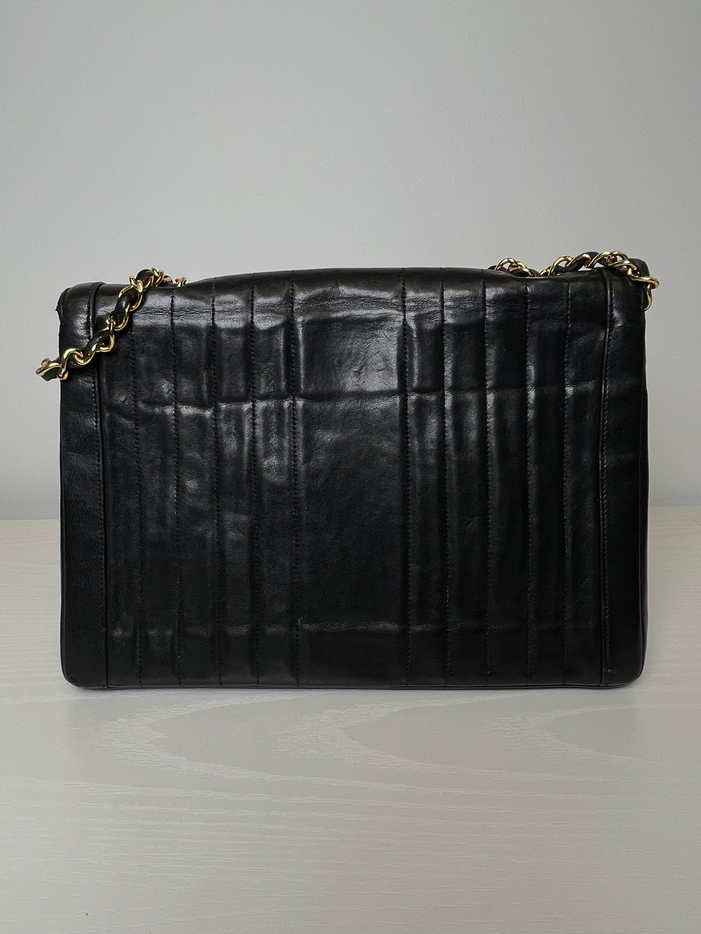 VINTAGE CHANEL CHEVRON SHOULDER BAG