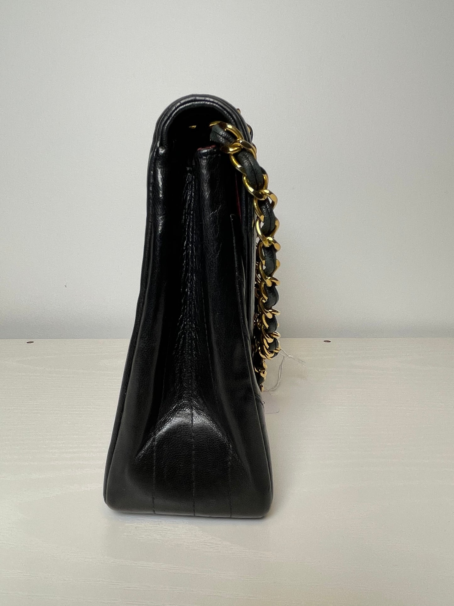 VINTAGE CHANEL CHEVRON SHOULDER BAG