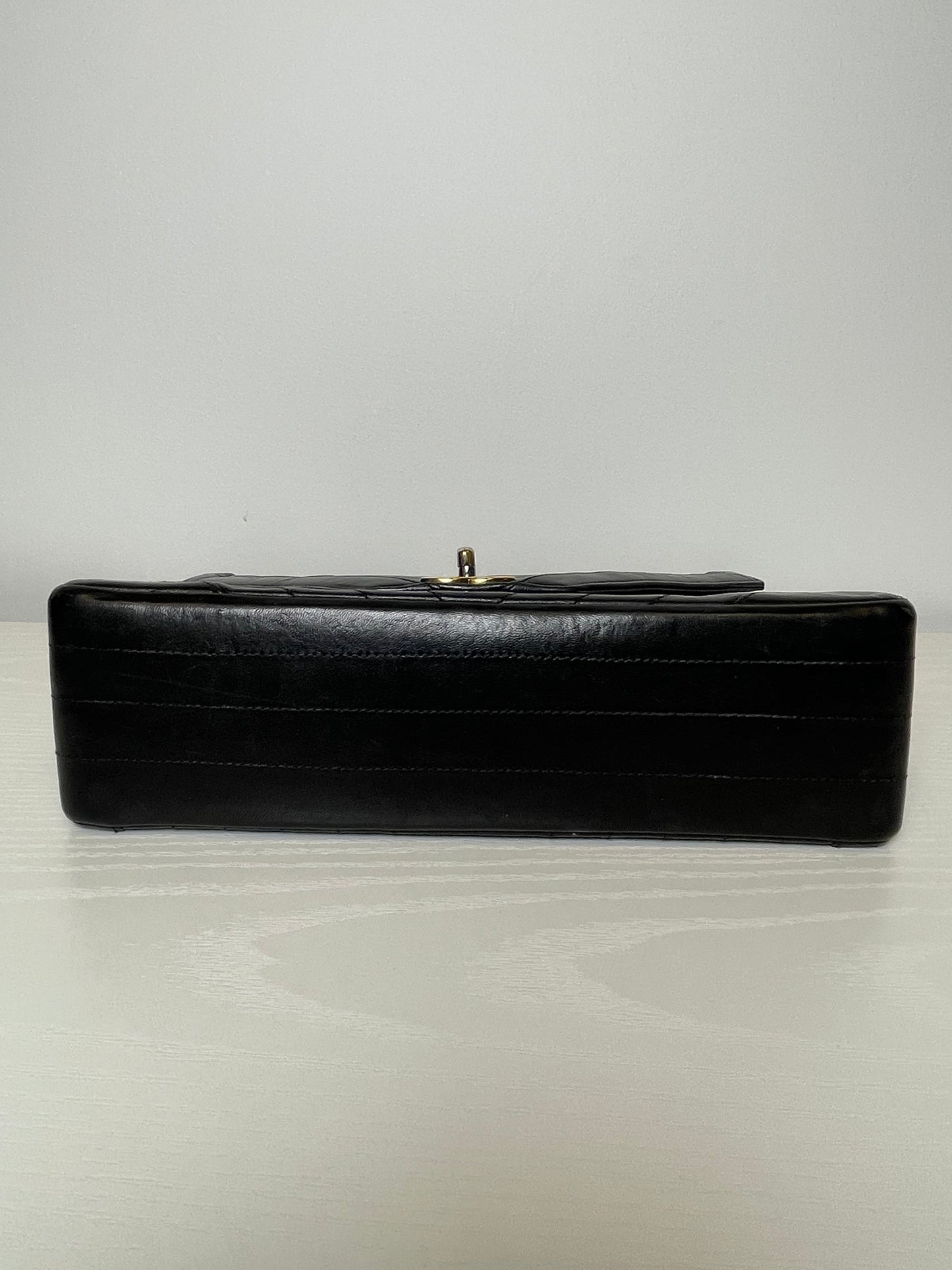 VINTAGE CHANEL CHEVRON SHOULDER BAG