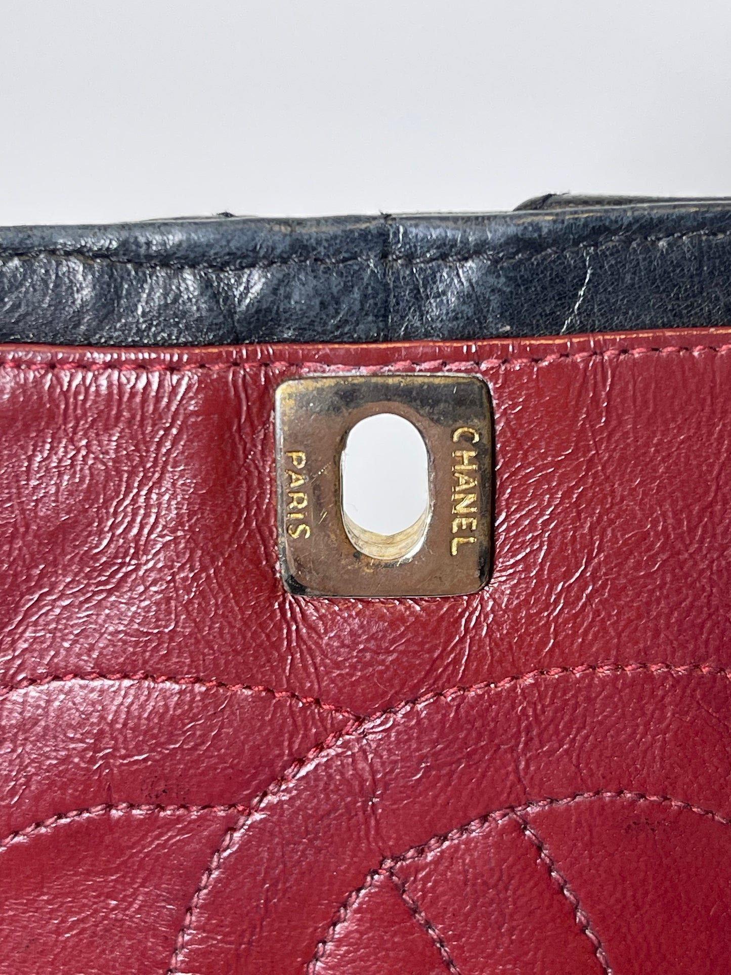 VINTAGE CHANEL CHEVRON SHOULDER BAG