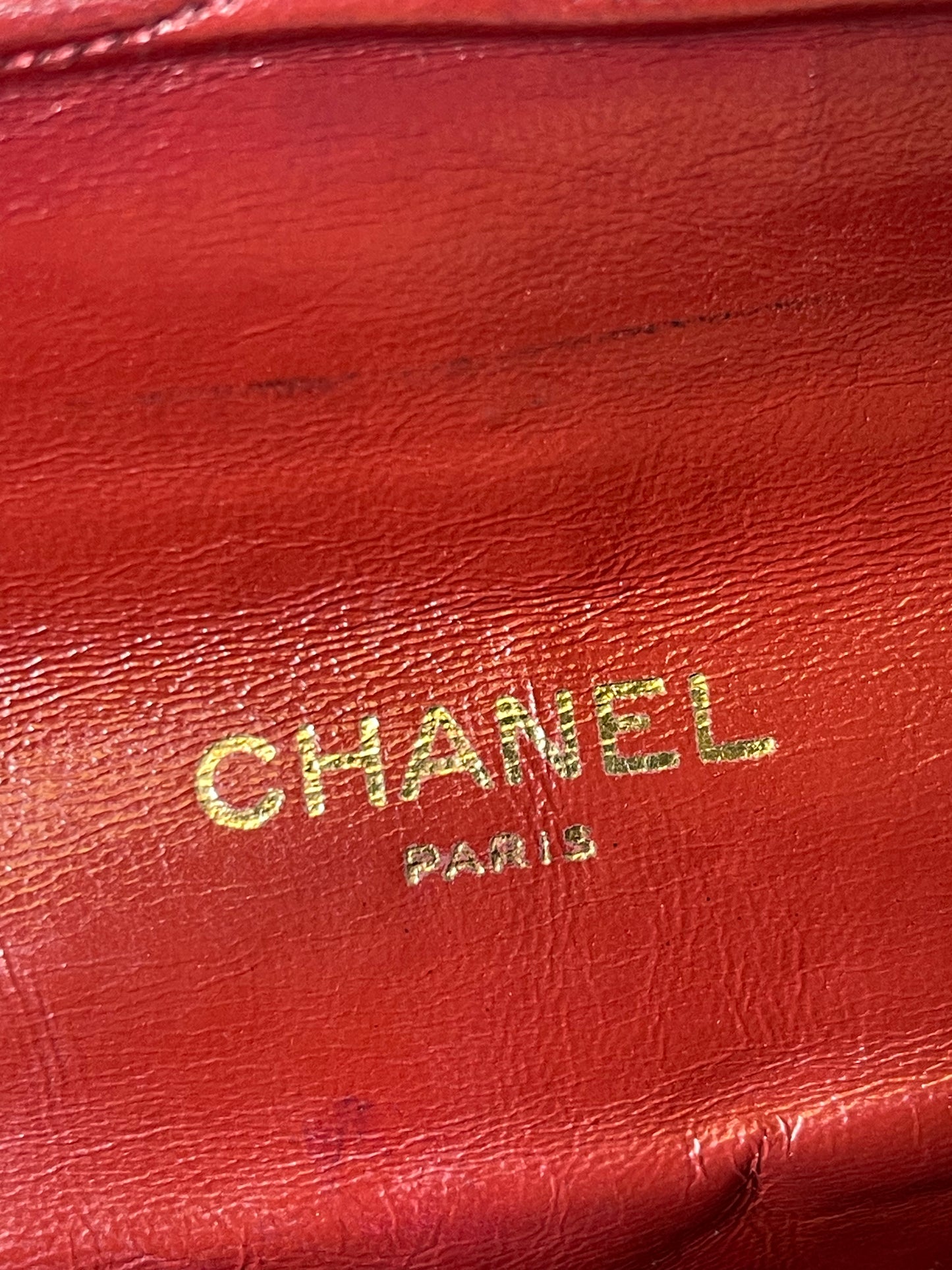VINTAGE CHANEL CHEVRON SHOULDER BAG
