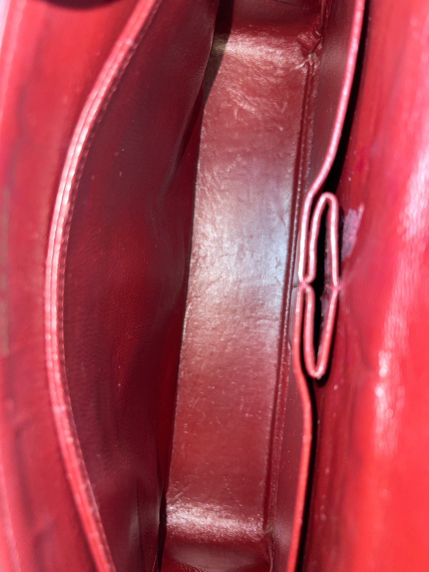 VINTAGE CHANEL CHEVRON SHOULDER BAG