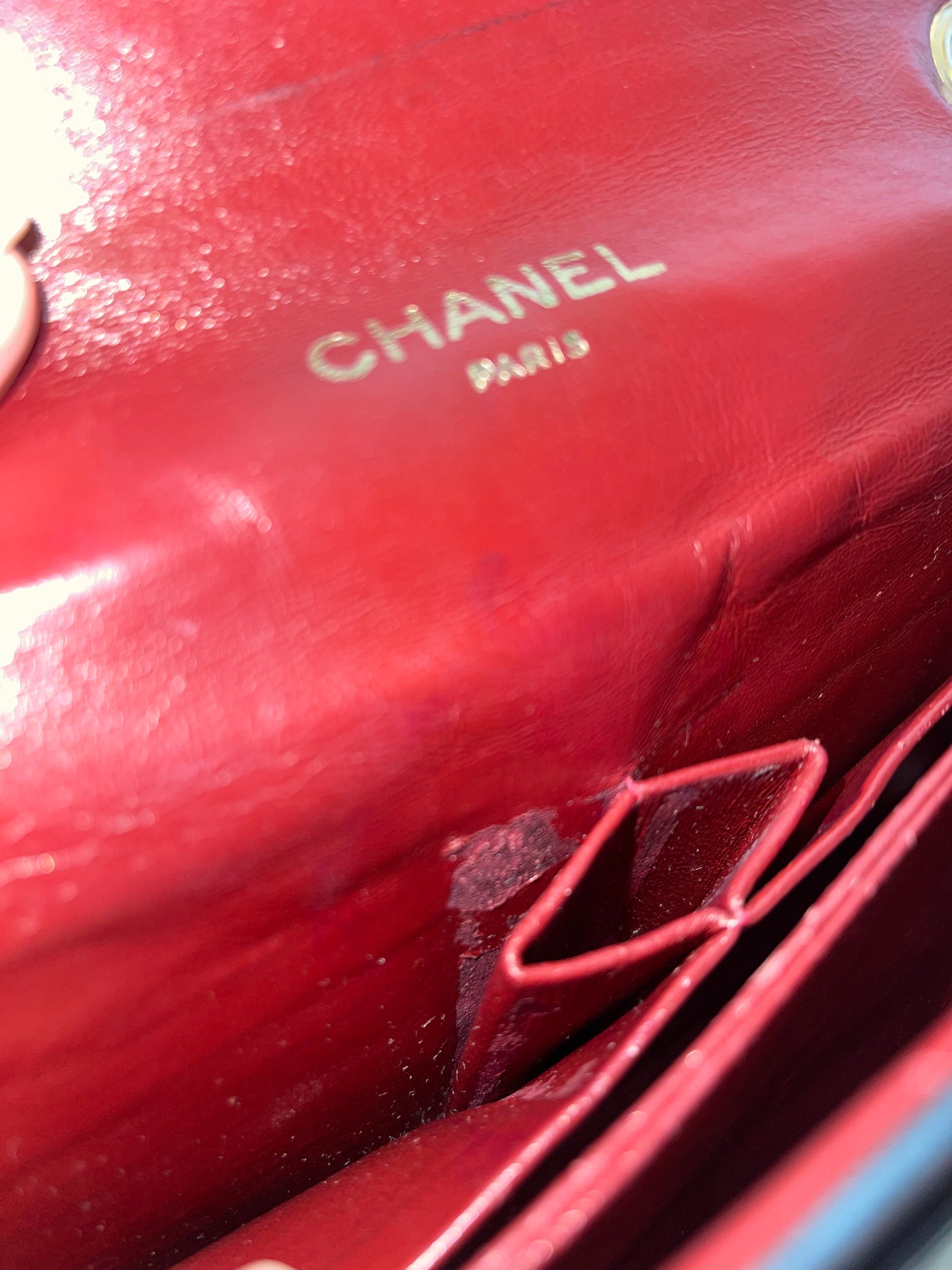 VINTAGE CHANEL CHEVRON SHOULDER BAG